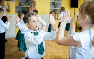 A gyermekek és a felnőttek ünnepi műsorral készültek.